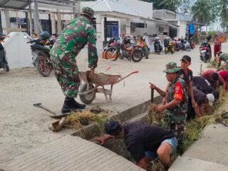 Sinergi TNI dan Masyarakat di Wajo, Karya Bhakti Koramil Maniangpajo Jaga Aliran Air Desa