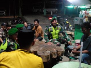 Cegah Gangguan Kamtibmas, Koramil 1406-08/Sabbangparu Intensifkan Patroli Malam Bersama Warga