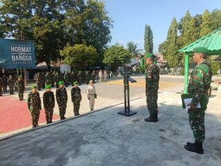 Prajurit dan PNS Kodim 1406/Wajo Ikuti Upacara 17-an di Lapangan Makodim