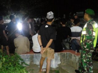 Koramil 1406-08/Sabbangparu Perkuat Keamanan Malam Takbiran Lewat Patroli Bersama Elemen Masyarakat