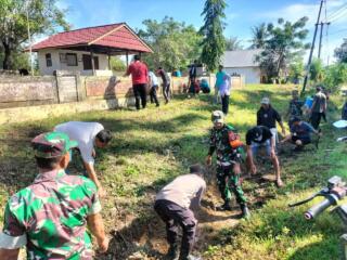 Koramil 1406-07/Takkalalla Laksanakan Karya Bhakti Pembersihan Saluran Air Bersama Masyarakat
