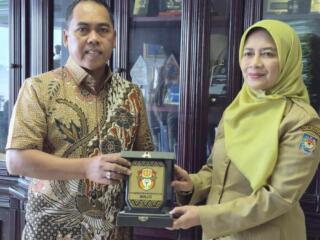WAJO - Pemerintah Kabupaten (Pemkab) Wajo berkunjung ke Kantor Direktorat Jenderal Kependudukan dan Pencatatan Sipil Kementerian Dalam Negeri (Kemendagri), di Jakarta, Senin (29/6/2026).
